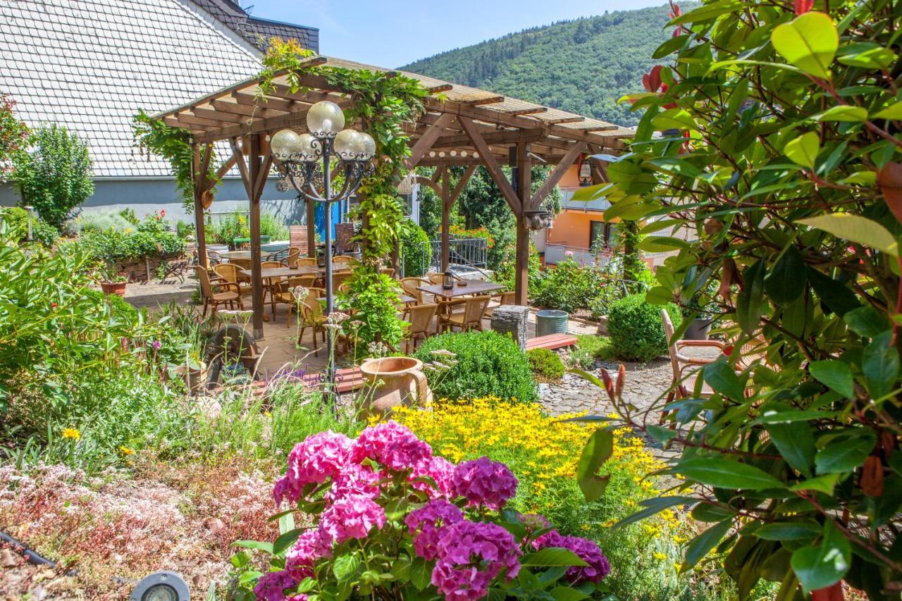 Weinhotel Hubertus Garni Klotten Exterior photo