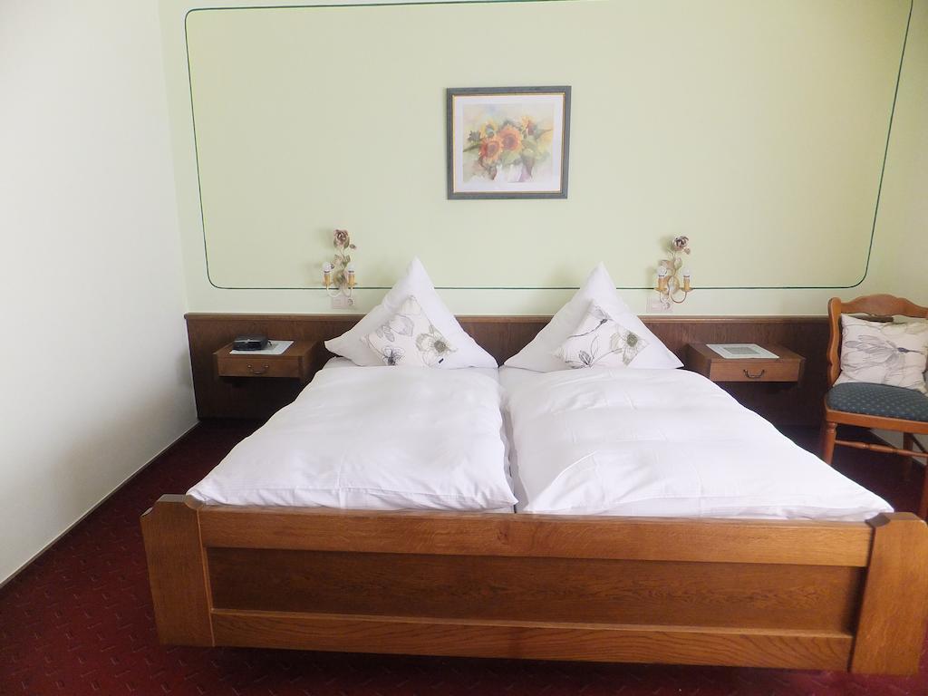 Weinhotel Hubertus Garni Klotten Room photo