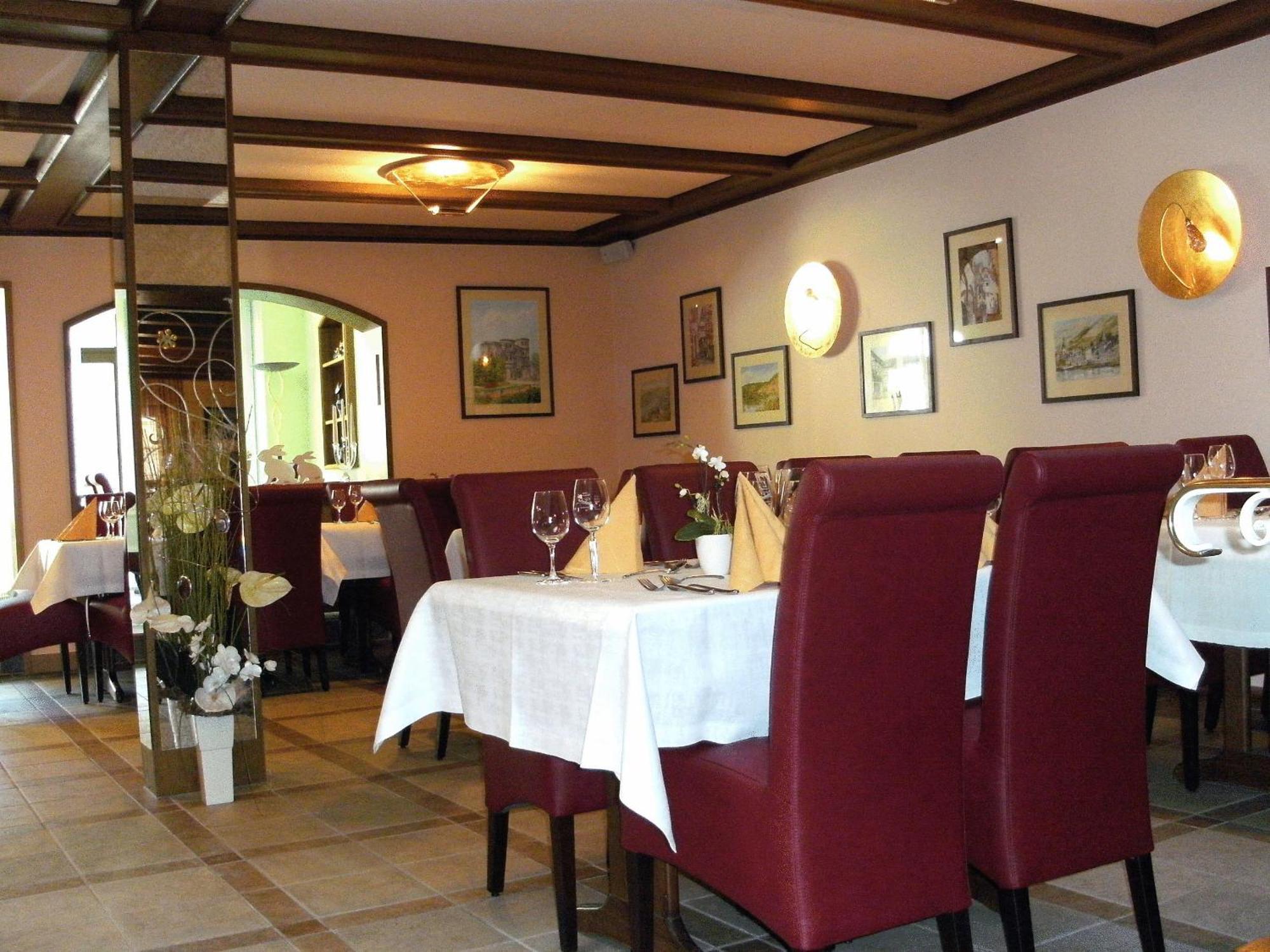 Weinhotel Hubertus Garni Klotten Exterior photo