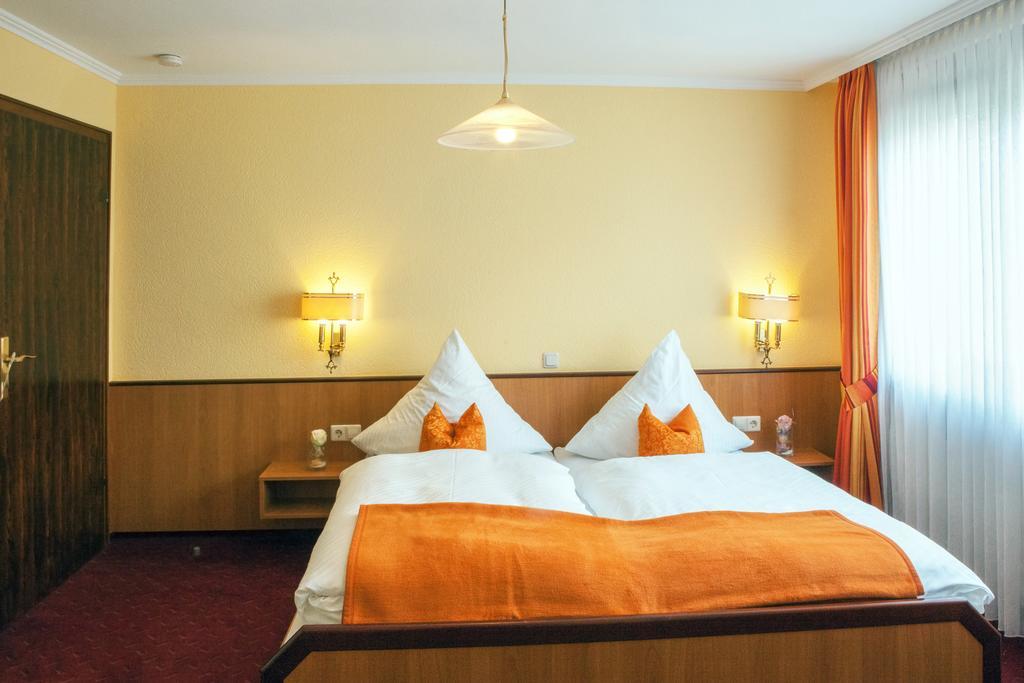 Weinhotel Hubertus Garni Klotten Exterior photo