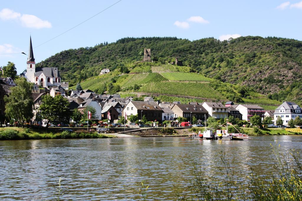 Weinhotel Hubertus Garni Klotten Exterior photo